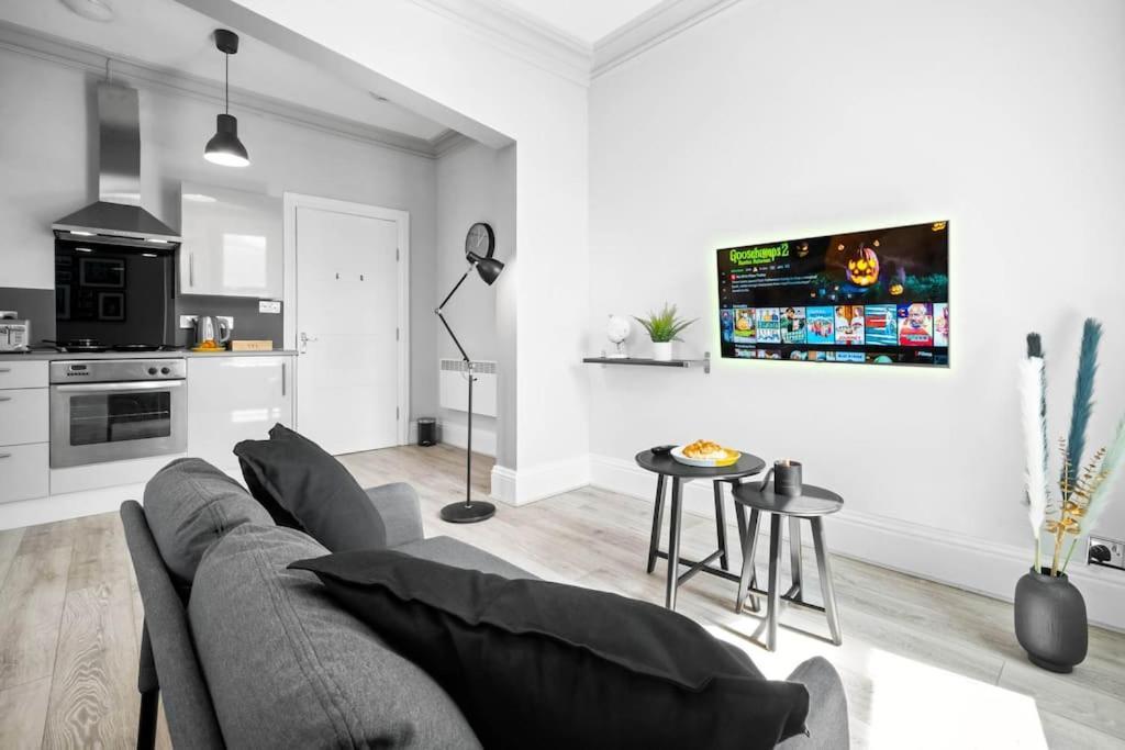 Modern City Centre Studio - Free On-Site Parking Wolverhampton Exterior foto